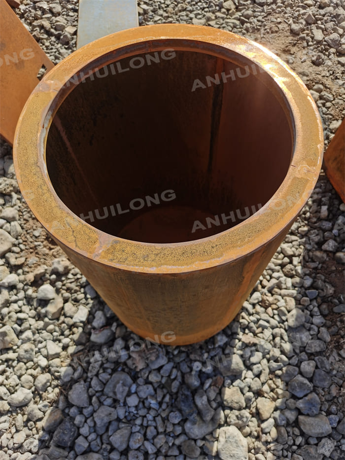 Owning Extremely Minimalist And Expressionist Corten Steel Flowerpot