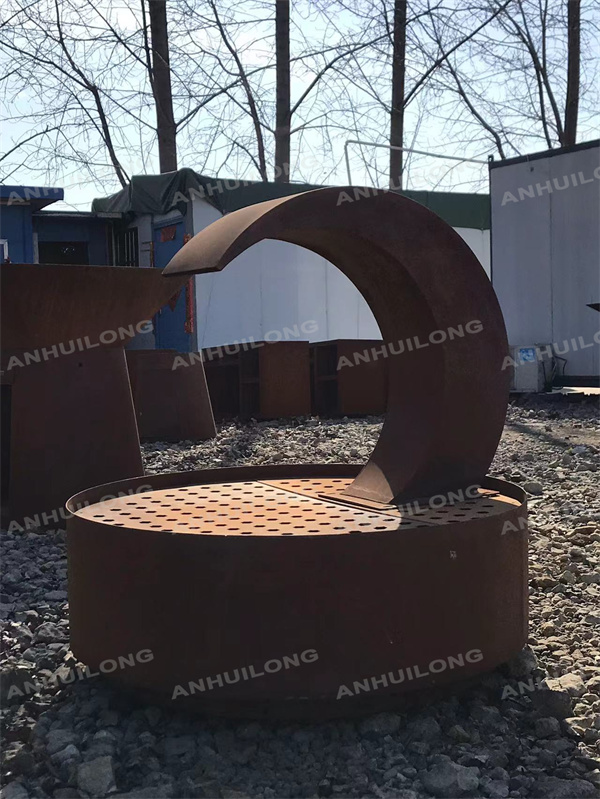 Modern outdoor water fountain for ornamental garden