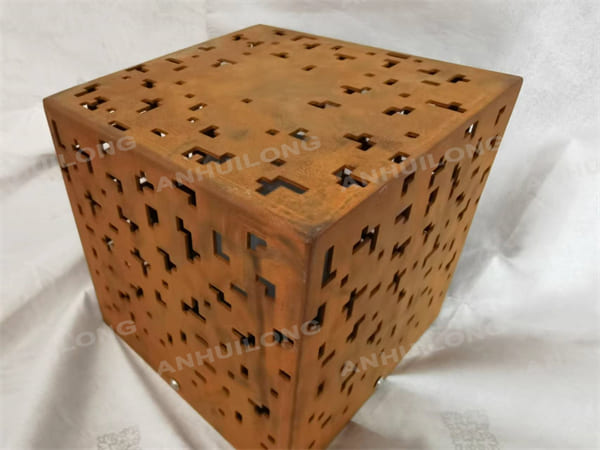 Laser Cutting Cube Corten Lamp With Solar LED Lighting Manufacture