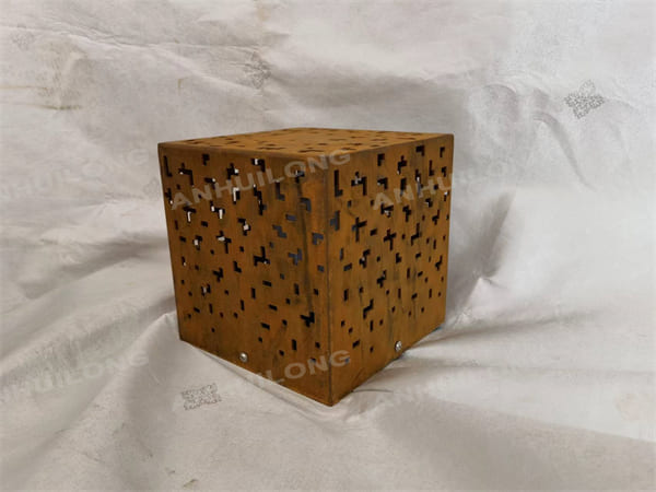 Laser Cutting Cube Corten Lamp With Solar LED Lighting Manufacture