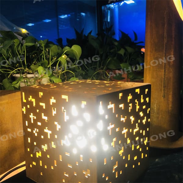 Garden &home decoration high pole lamp corten steel Lightbox star design lamp box