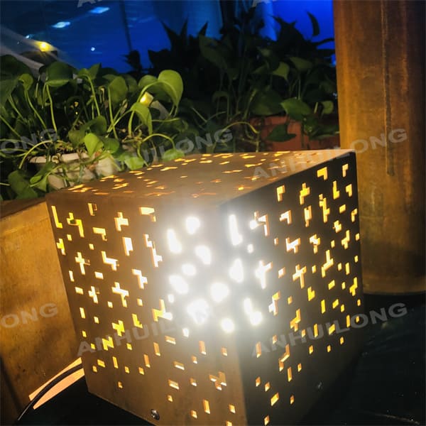 Garden &home decoration high pole lamp corten steel Lightbox star design lamp box