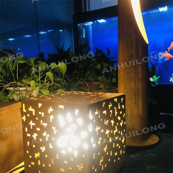Garden &home decoration high pole lamp corten steel Lightbox star design lamp box