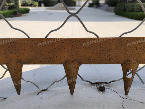 3 Inch Rusted Steel Garden Edging With Tree Rings