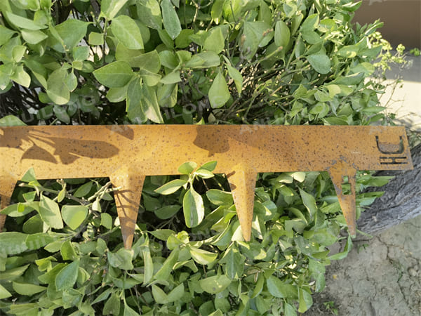 3 Inch Rusted Steel Garden Edging With Tree Rings