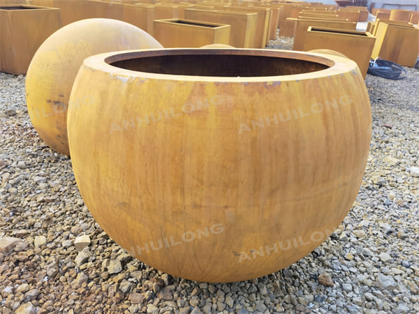 Round Corten Steel Planters To Plant Trees