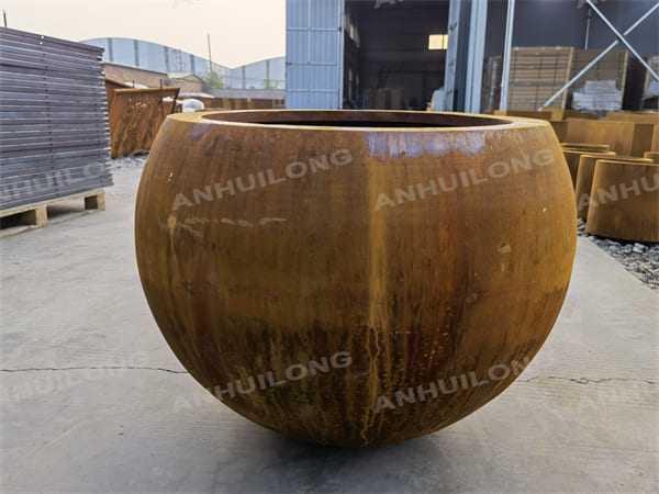 Round Corten Steel Planters To Plant Trees