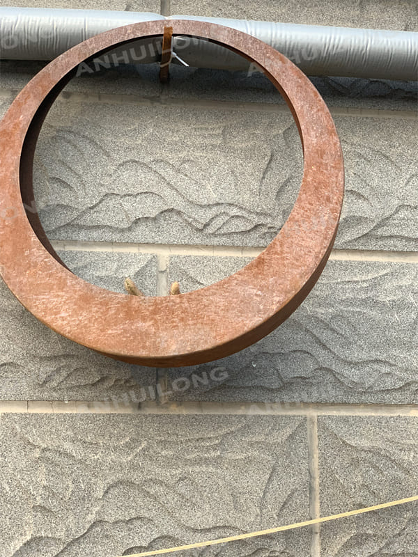 Moon like rusty metal hanging flower pots for gardening articles