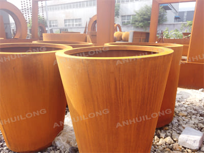 Corten steel planter to decorate the courtyard