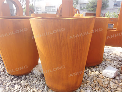 Corten steel planter to decorate the courtyard