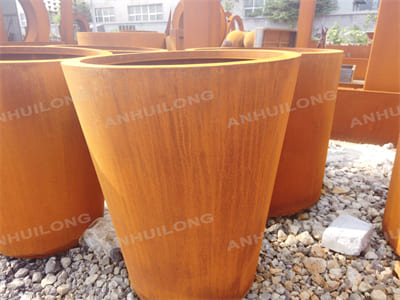 Corten steel planter to decorate the courtyard