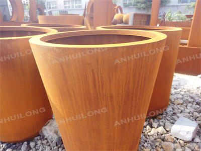 Corten steel planter to decorate the courtyard