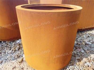 Durable and convenient corten steel planter