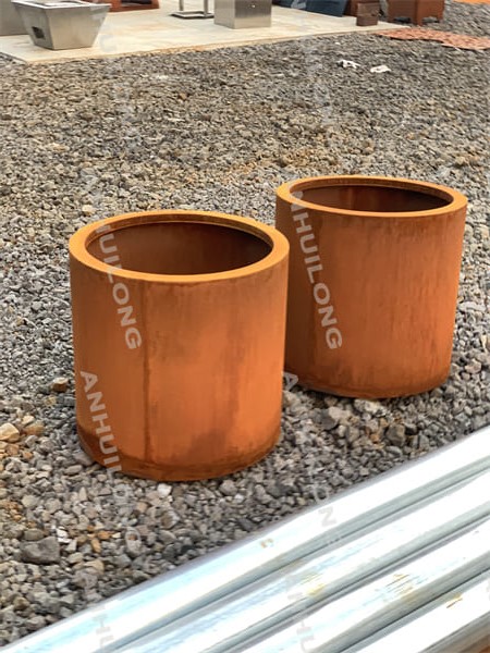 economic and durable corten steel cylindrical planter for Ornamental Garden