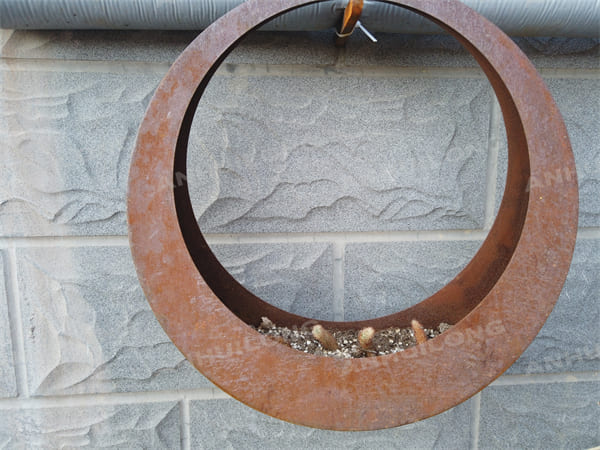 Weathered Steel Round Hanger Planter pot