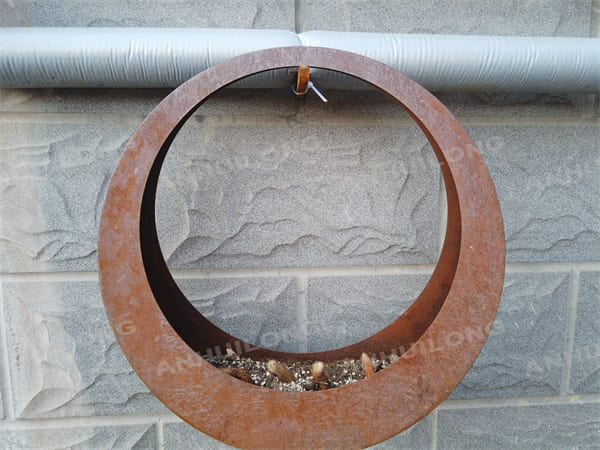 Weathered Steel Round Hanger Planter pot