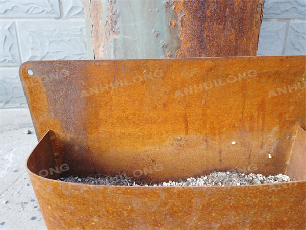 The AHL Corten Steel Hanger Planter Pot For Flower Shop