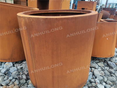 AHL’s stylish Corten steel groove planter