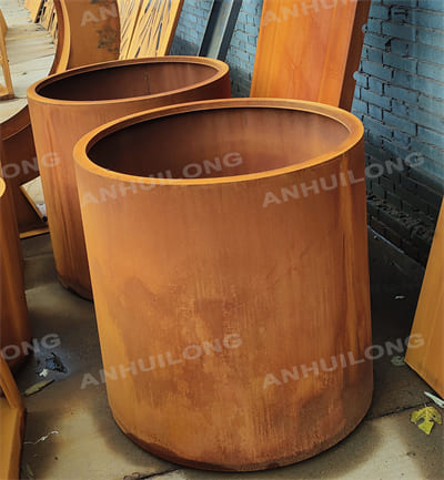 Space saving high quality corten steel planter