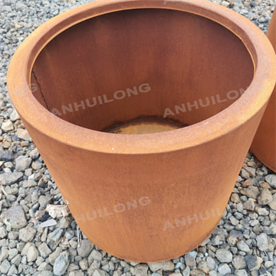 Warm and natural appearance corten steel planter