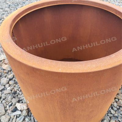 Warm and natural appearance corten steel planter