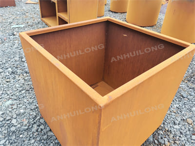 Beautiful and hassle-free complementary corten steel planters for the garden