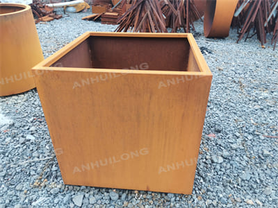 Beautiful and hassle-free complementary corten steel planters for the garden