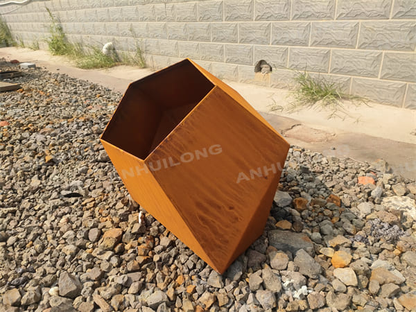 The many functions of the Corten Steel Planter Pot