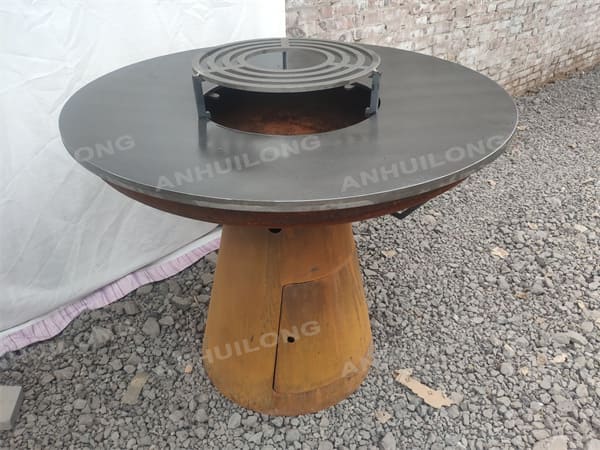 No Maintenance Rust Charcoal barbeque grill For Outside Kitchen