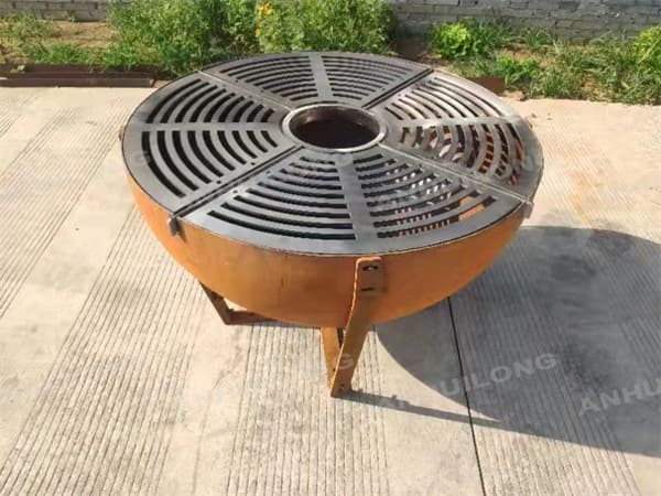 Heavy-Duty And Rustic Style Barbeque Grill With Stand