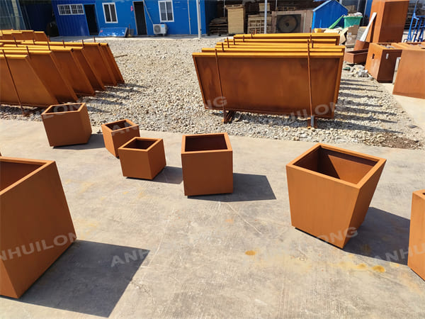 The Corten Steel Planter Pot That Made By The Mixture Of Steel And Alloy