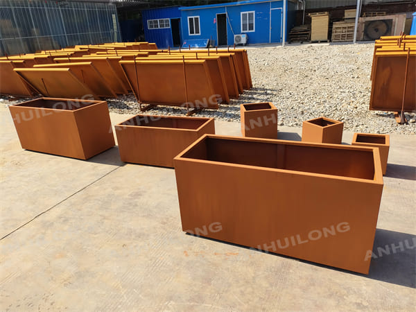 The Corten Steel Planter Pot That Made By The Mixture Of Steel And Alloy