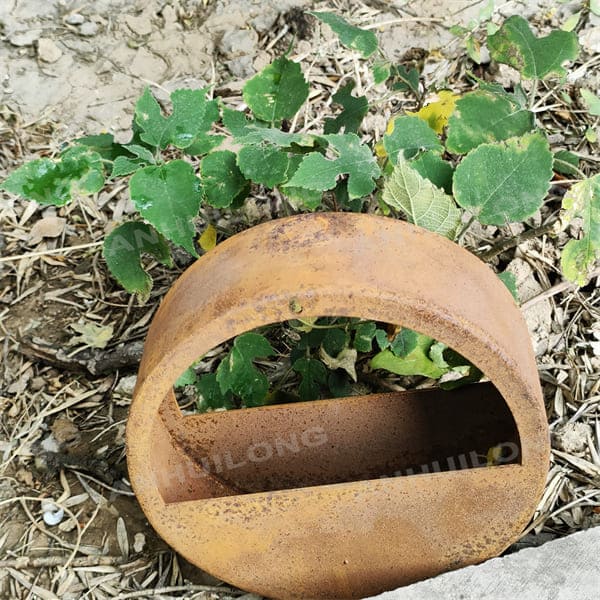 The Corten Steel Planter Which Does Not Stain The Surface Of The Circumference