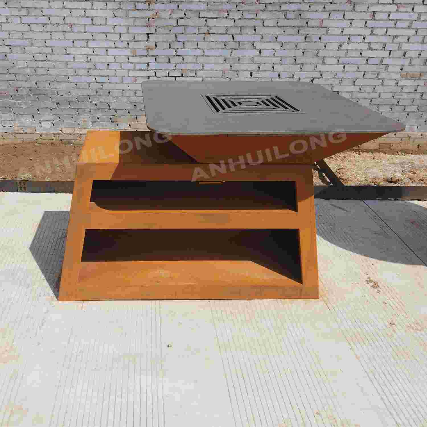 User-friendly corten steel BBQ grill with removable center