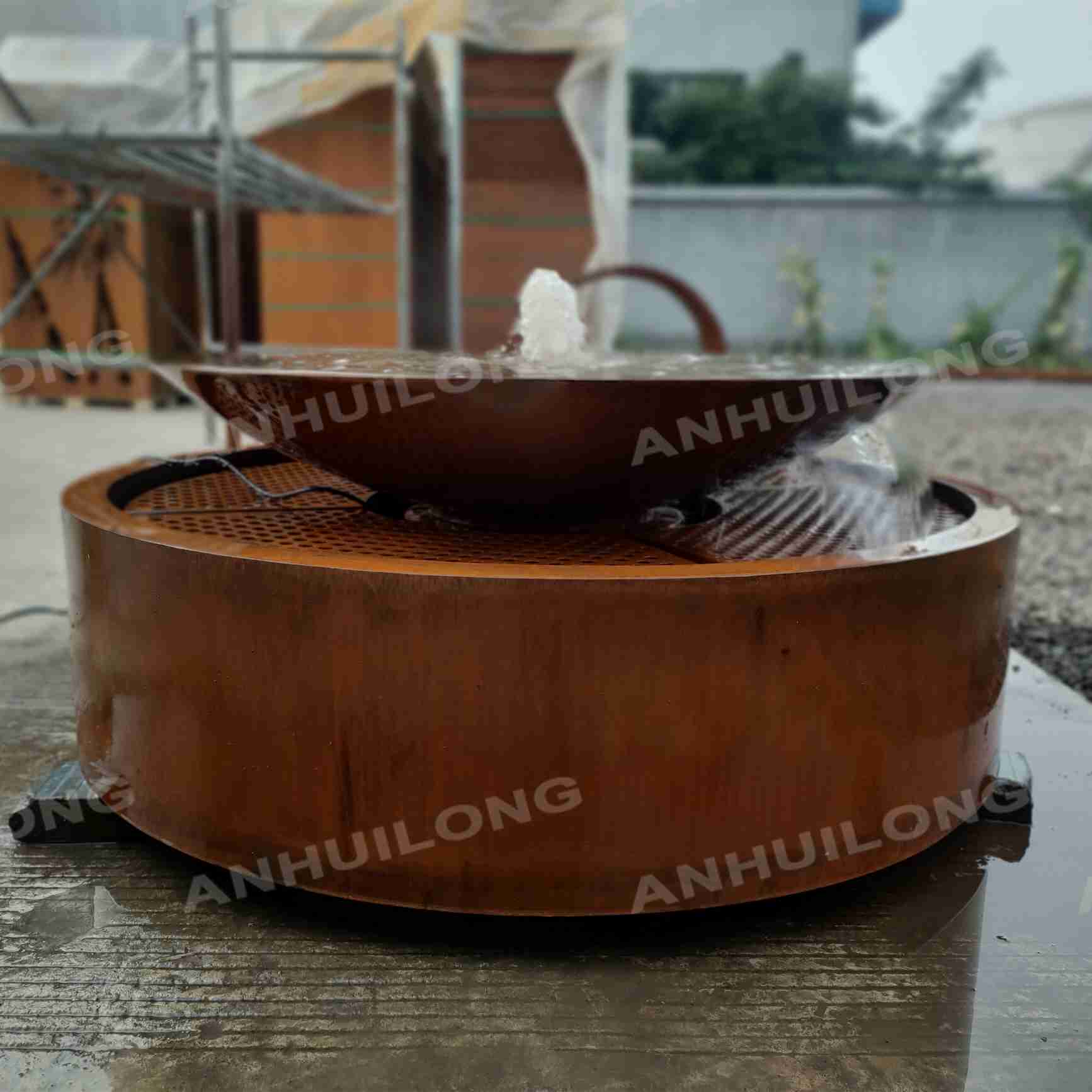 Rustic style corten steel water fountain for holiday village