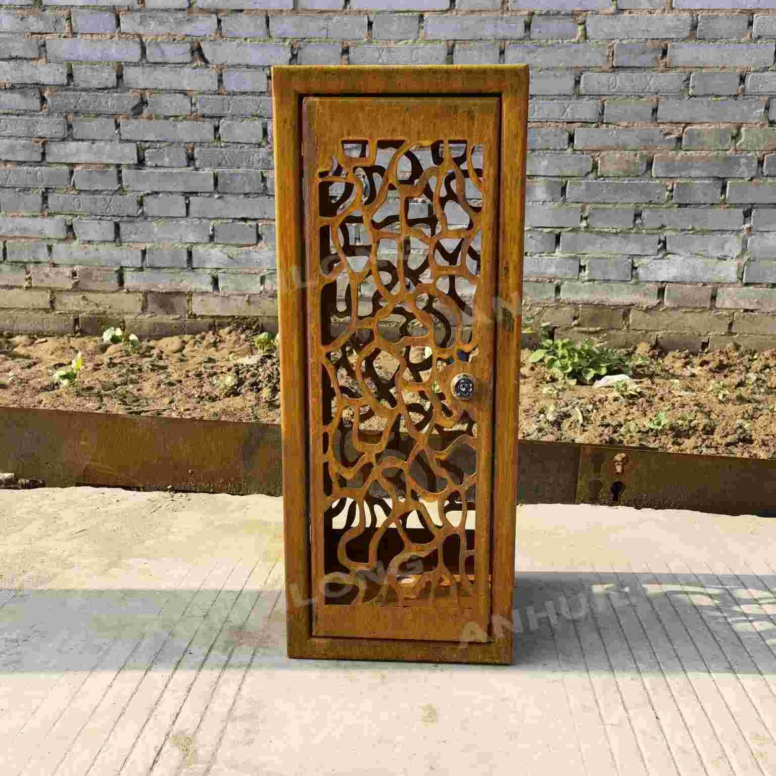 Rustic-style corten lightbox for courtyard lighting